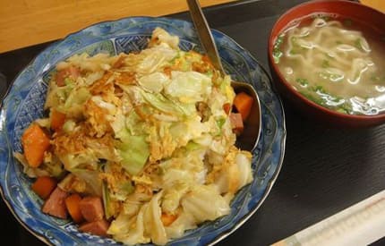 家庭的な沖縄料理をご提供